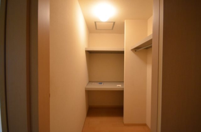 拡大写真:リーベンステージ出汐 3階302の収納