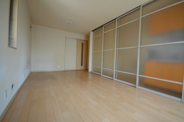 拡大写真:リーベンステージ出汐 3階302の洋室