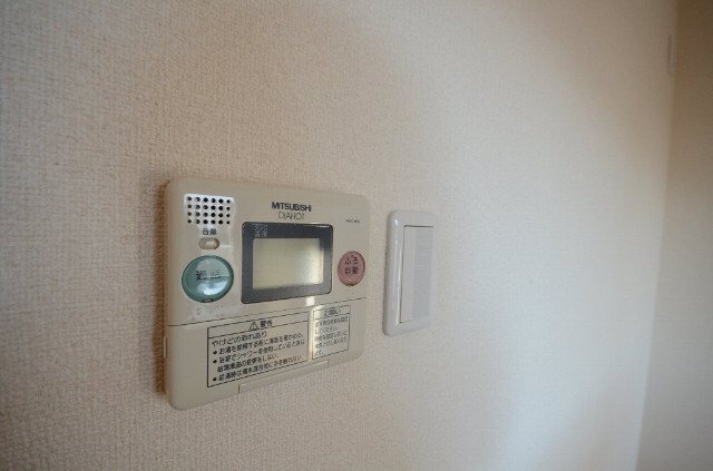 拡大写真:メゾンドKURA 1階102の給湯器リモコン