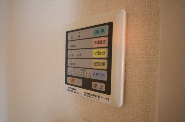 拡大写真:メゾンドKURA 1階102の浴室乾燥機リモコン