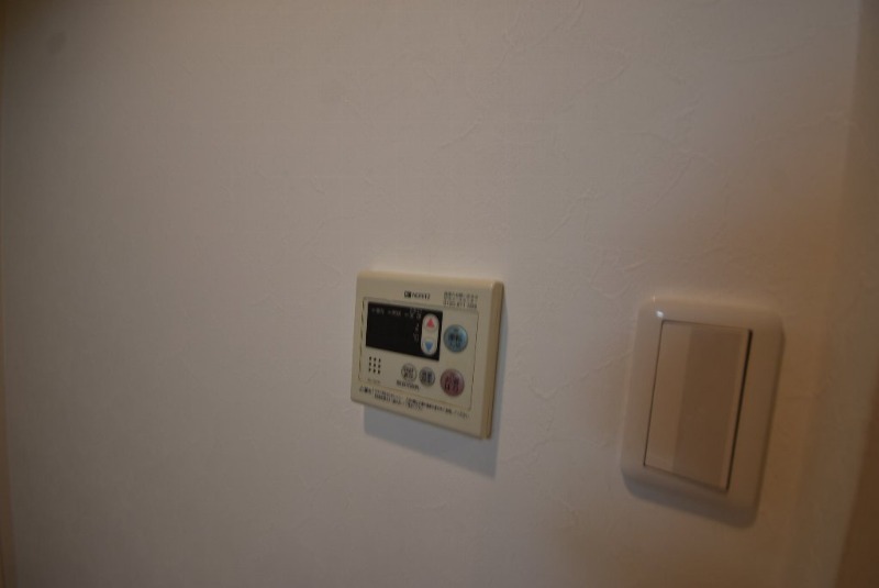 拡大写真:アクアシティ舟入中町 4階403の給湯リモコン