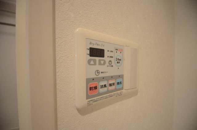 拡大写真:グラビスコート舟入中町 10階1002の浴室乾燥機リモコン
