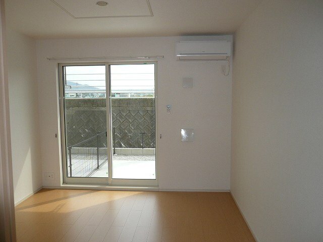 拡大写真:レユスィートY Ⅴ 1階102の居間