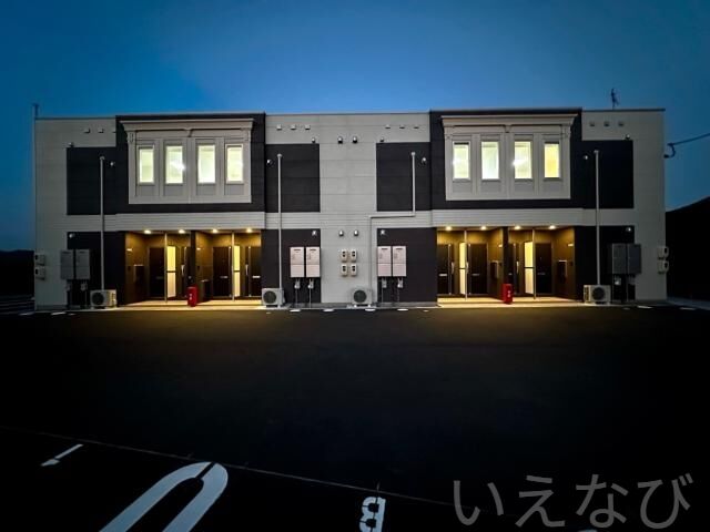 拡大写真:岡山市北区高松 1階105の外観写真(夜)