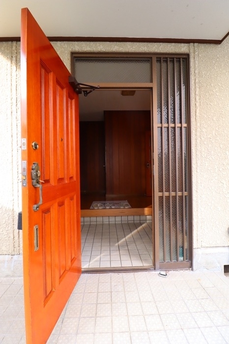 拡大写真:赤磐市桜が丘西3丁目 1階1の玄関
