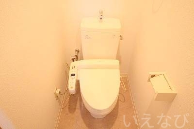 拡大写真:岡山市中区桑野 1階101のトイレ