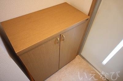 拡大写真:岡山市中区桑野 1階101の玄関