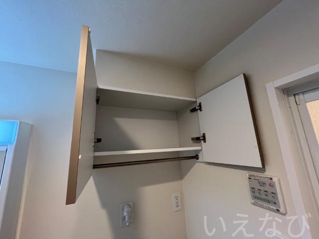 拡大写真:岡山市北区高松 1階105の洗濯機置場上部収納