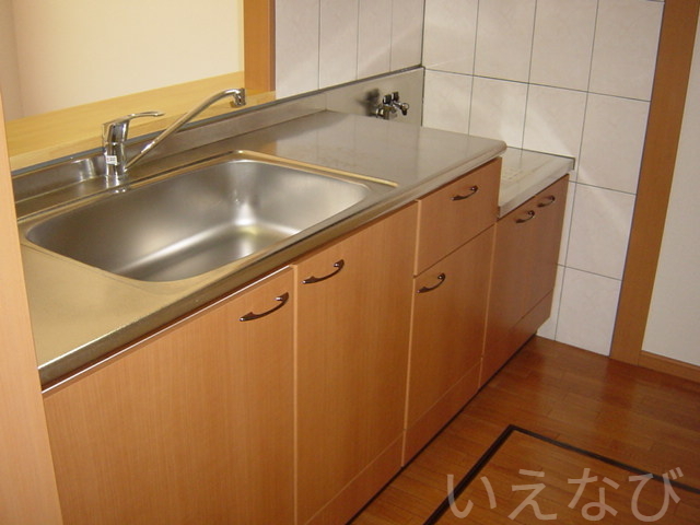 拡大写真:美作市湯郷 1階101のカウンターキッチン