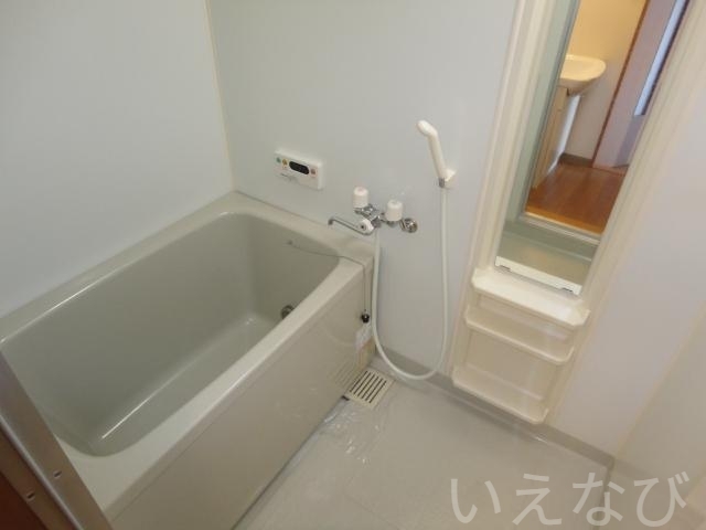 拡大写真:美作市湯郷 1階101のバス