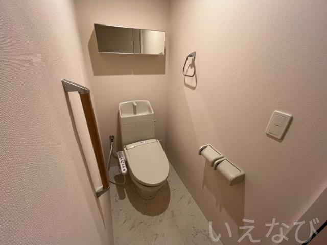 拡大写真:岡山市北区厚生町3丁目 5階502のシャワー付トイレ
