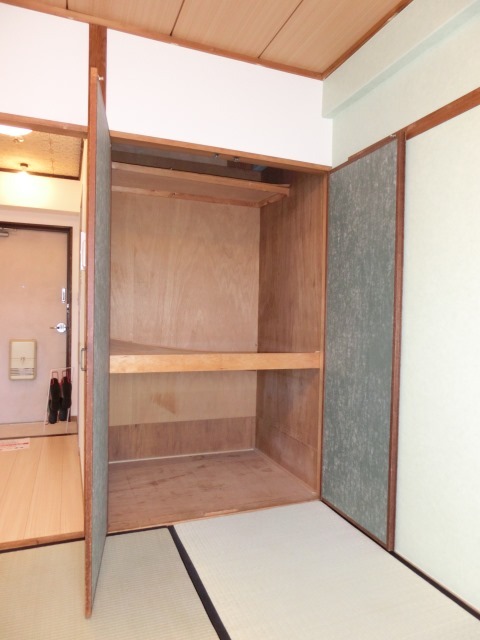 拡大写真：竹島プラザ 3階301の収納