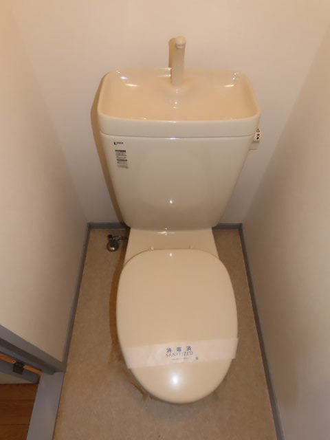 拡大写真:ピュアライフ歌島 6階502のトイレ
