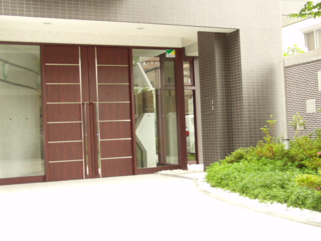 拡大写真:大阪市淀川区十三東3丁目 2階204のエントランス