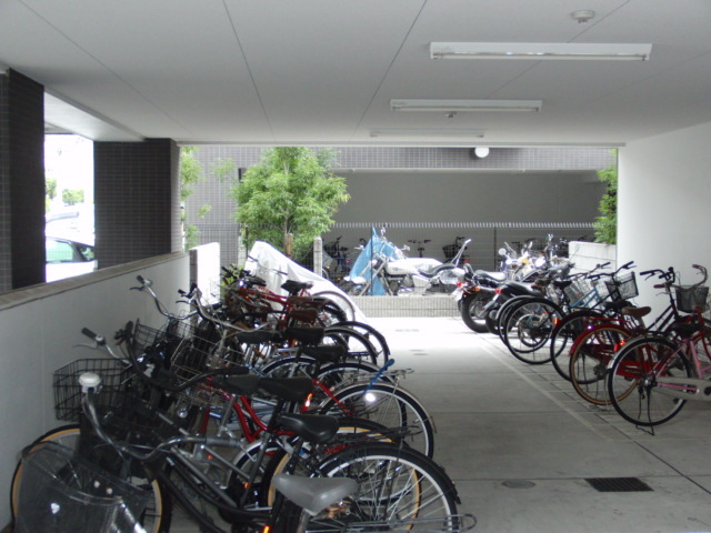 拡大写真:大阪市淀川区十三東3丁目 2階204の駐輪場