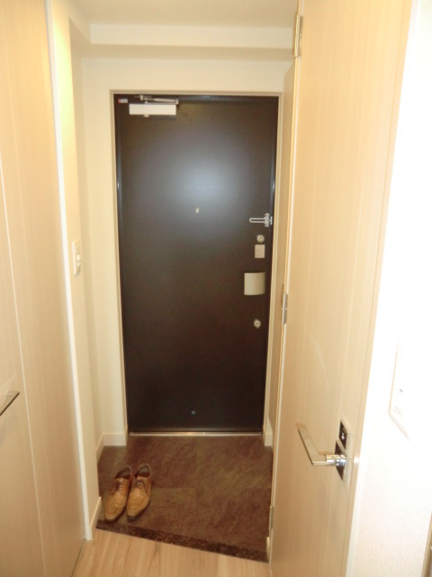 拡大写真:プレサンス塚本アクミリオン 7階708の玄関