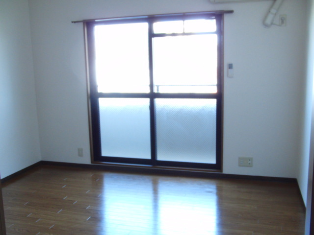 拡大写真:大阪市淀川区新高5丁目 5階506の日当たりが良く明るいお部屋です