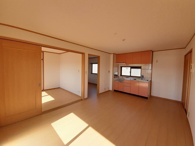 拡大写真:ローレル ハイツ 3階305の居間