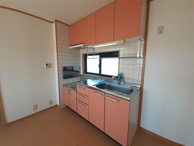 拡大写真:ローレル ハイツ 3階305のキッチン