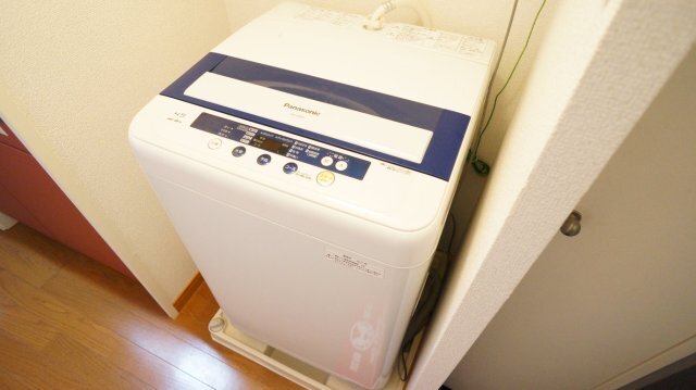 拡大写真:レオパレスAngels 2階208の便利な室内洗濯機置き場♪