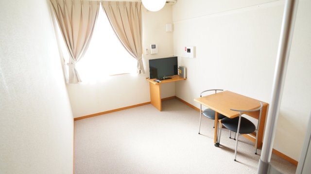 拡大写真:レオパレスAngels 2階208の家具家電付きのお部屋♪