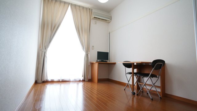 拡大写真:レオパレスAngels 1階114の家具家電付きのお部屋♪