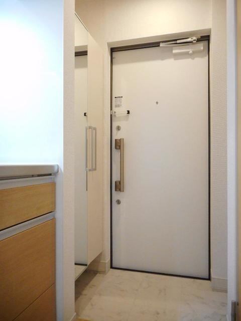 拡大写真:アルバU 3階301の玄関
