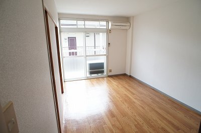 拡大写真:メゾン高篠B 2階202の居間