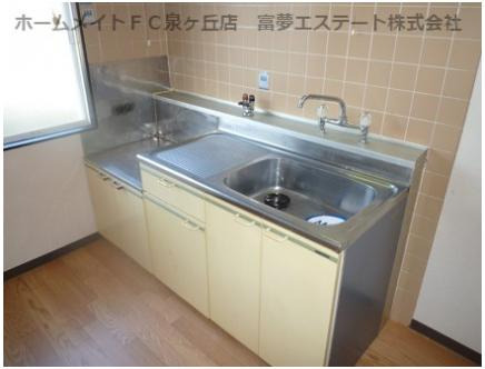 拡大写真:ラ・フォーレ深井E棟 1階102のキッチンでお料理をお楽しみください