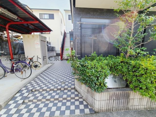 拡大写真:コンフォール旭 2階202のエントランス