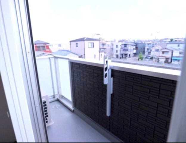 拡大写真:アルフォンテ上野芝 3階301のバルコニー