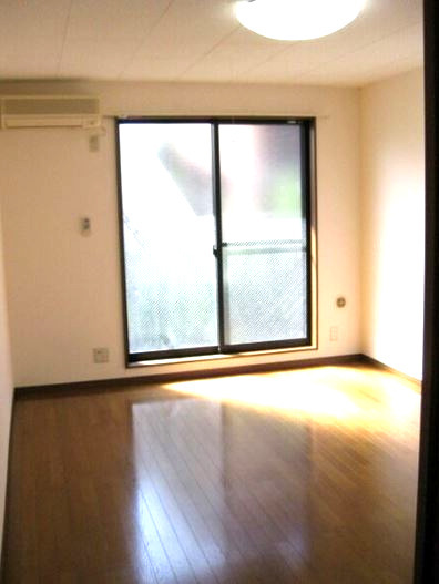 拡大写真:プレジール助松 2階208の居間