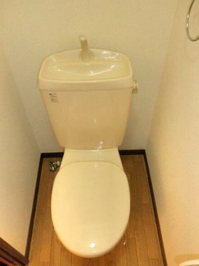 拡大写真:プレジール助松 2階208のトイレ