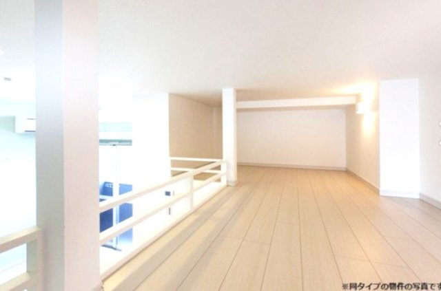拡大写真:デュナメス深井 2階203のロフト6帖 ※イメージ 同物件別号室の写真