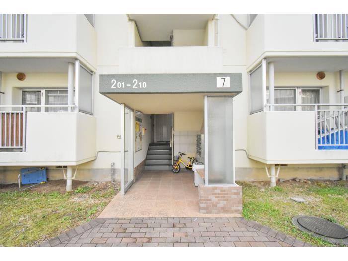拡大写真:鈴の宮16号棟 5階110のエントランス