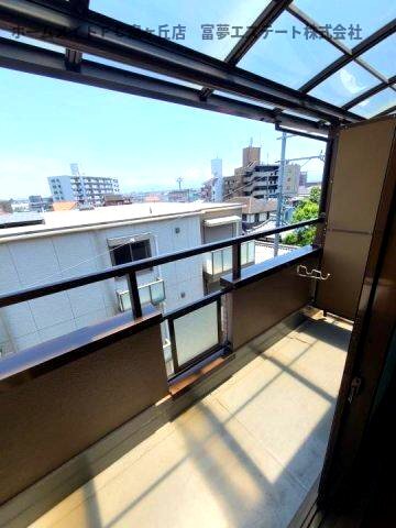 拡大写真:メゾンエスト 3階301のバルコニー