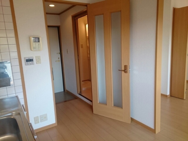 拡大写真:トリニティ-グレース 4階402の内観