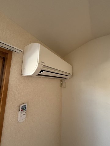 拡大写真：スリーズ国立 1階103のクーラー　※別部屋参考写真です。