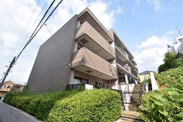 エストマール川名の外観