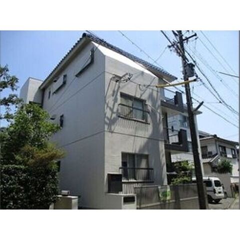 三進マンションの外観