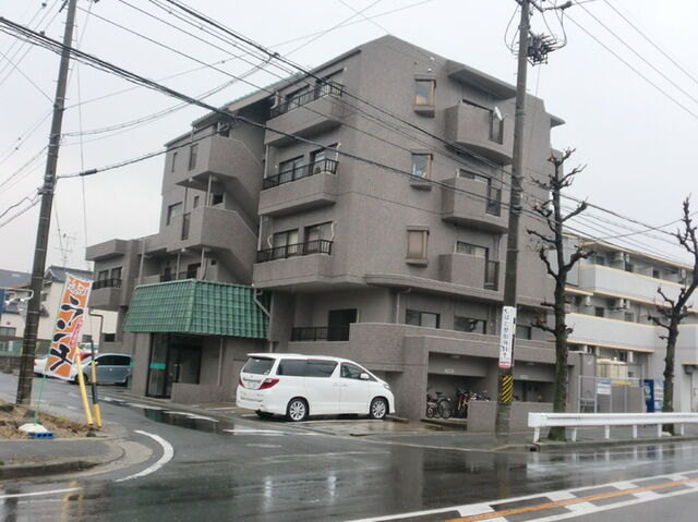 BELLA植田山の外観