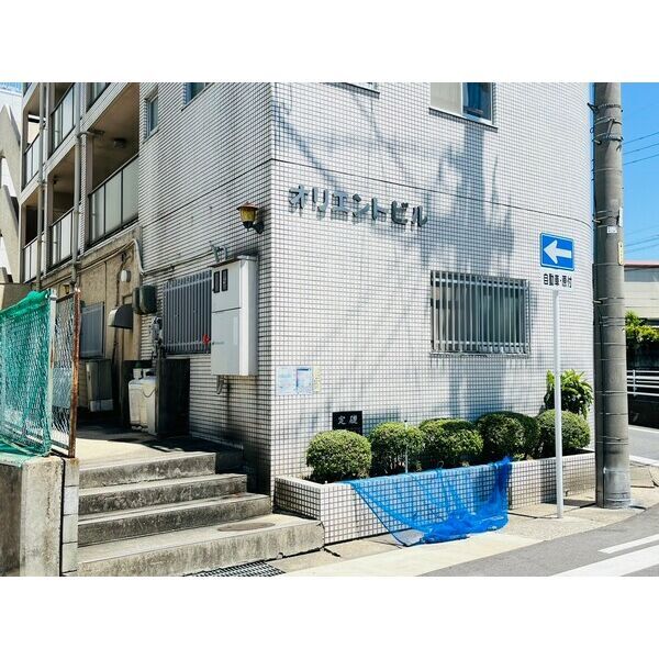 拡大写真:オリエントビル 3階303のエントランス
