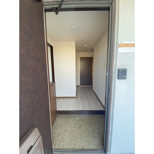 拡大写真:Avenue II 3階302の玄関