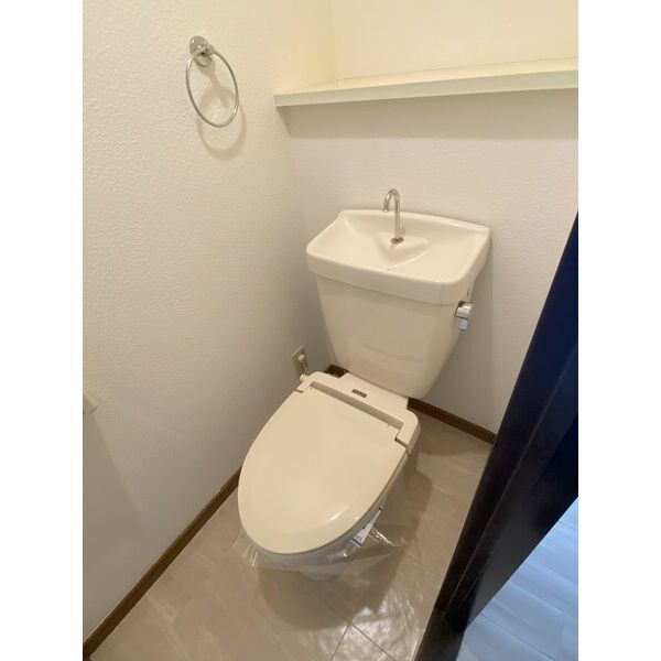 拡大写真:Avenue II 3階302のトイレ