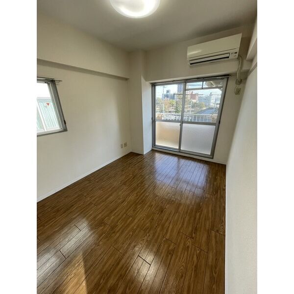 拡大写真:リバティハイツ白鳥 4階406の居間