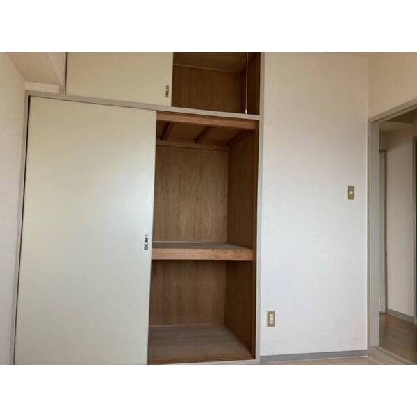 拡大写真:プレズ名古屋入場 4階401の収納