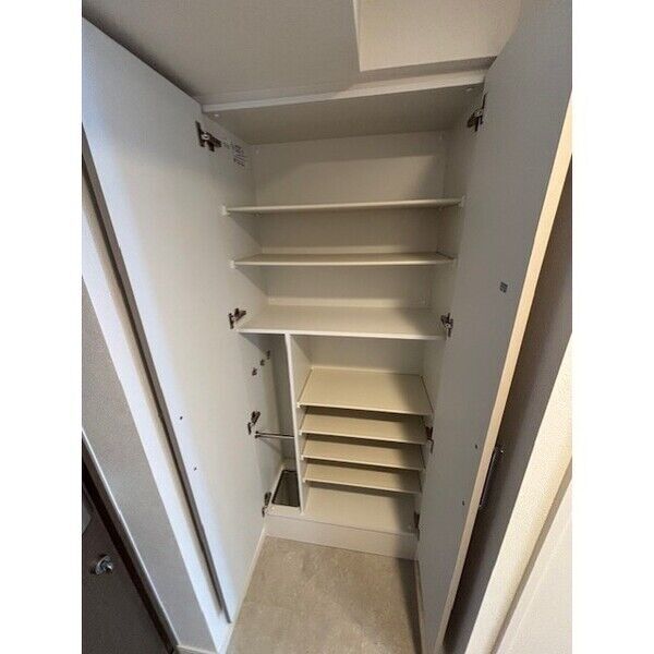 拡大写真:SHOKEN Residence 名古屋〈太閤通〉 12階1203の収納