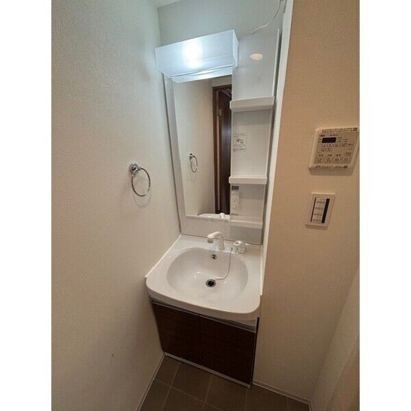拡大写真：SHOKEN　Residence　名古屋〈太閤通〉 13階1302の洗面所