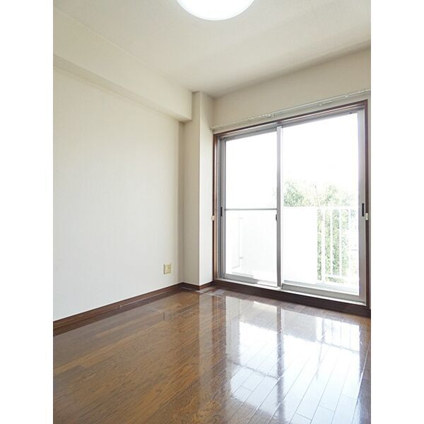 拡大写真:パークマノア 3階302の居間