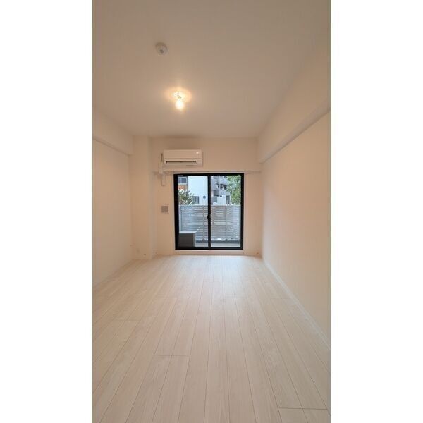 拡大写真:S-RESIDENCE堀田beaute 10階1005の居間